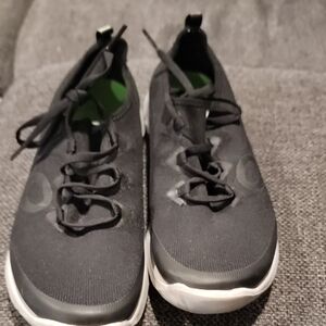 OOFOS Black Slip-On Sneakers